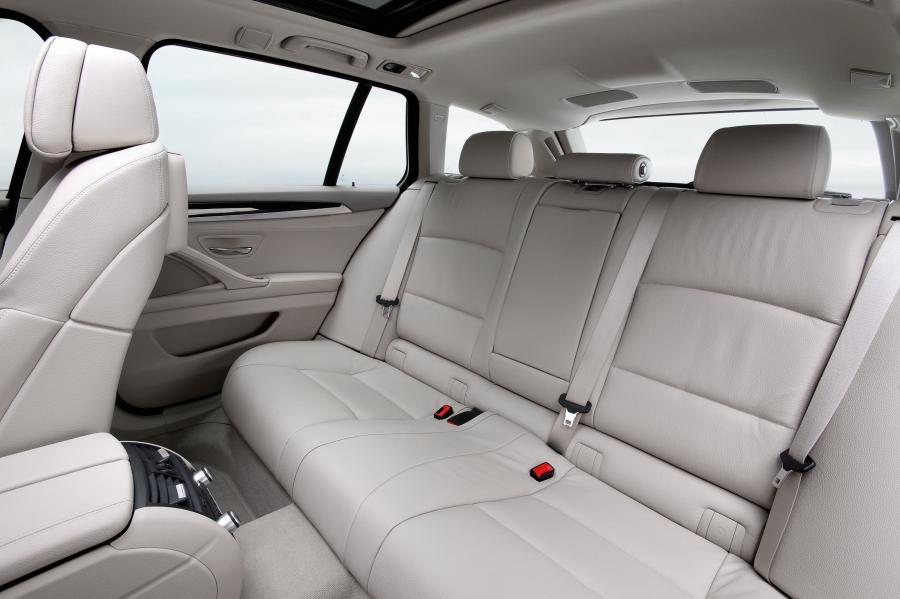  BMW 5-Series Touring 2011 года  (фото 32 из 59)